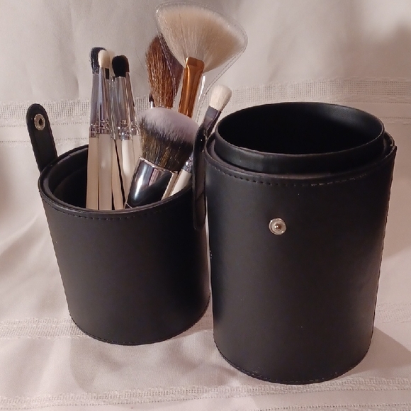Morphe Med Size Black Brush Holder with 11pcJaclyn Hill Brush